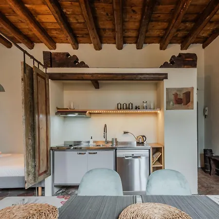 Porta Garibaldi Antique Charm Milan