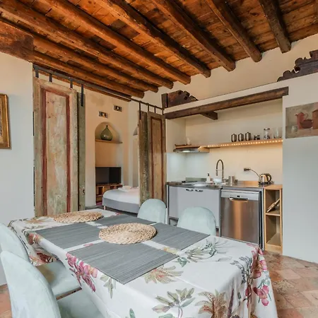 Apartment Porta Garibaldi Antique Charm Milan